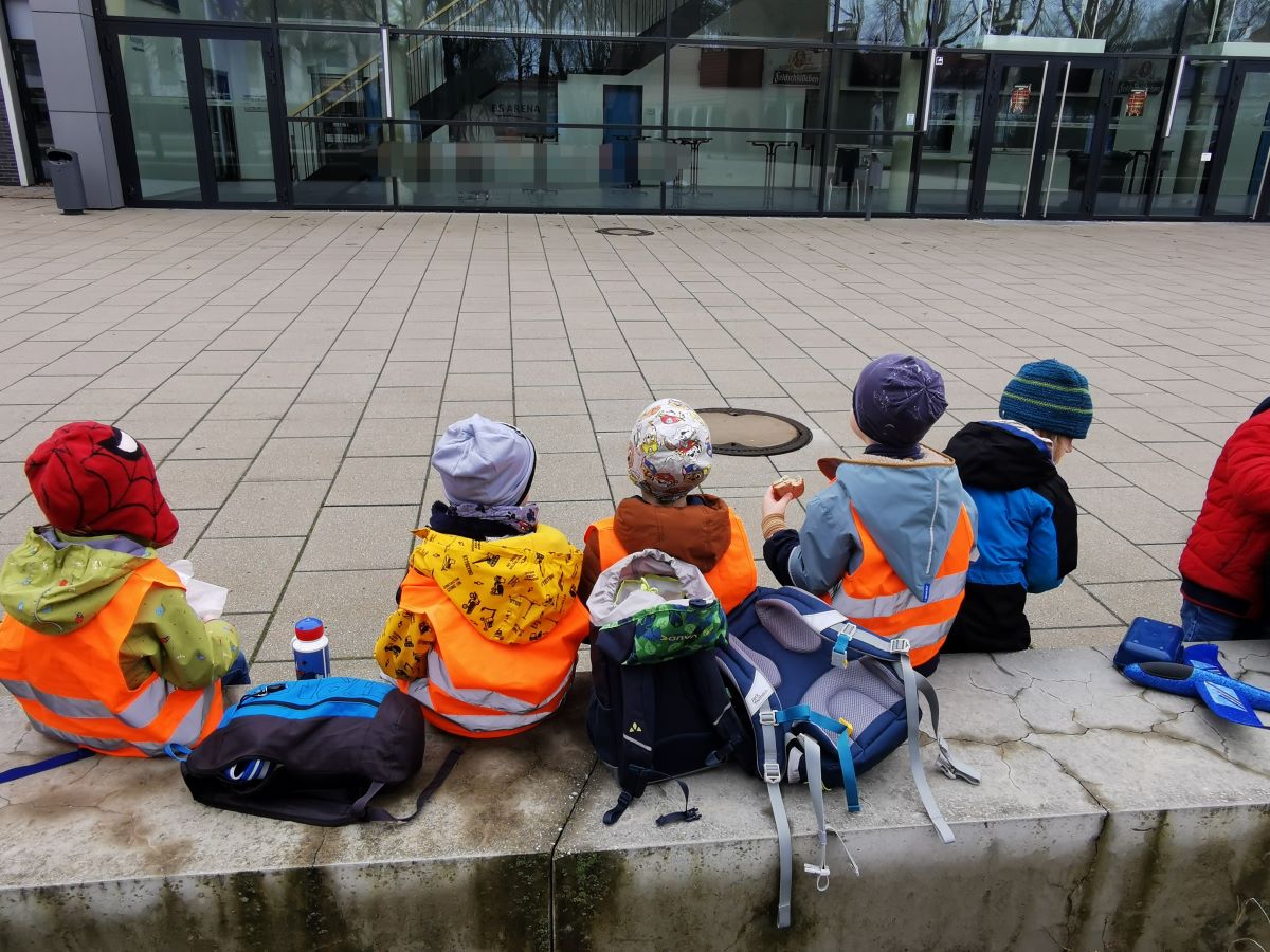 Ansammlung von Kindern